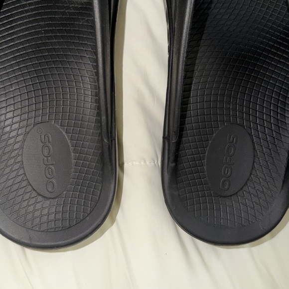 OOFOS Black Comfort Sandals - Picture 2 of 5